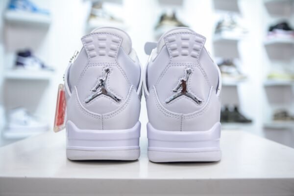 Air Jordan 4Retro - Image 3