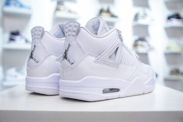 Air Jordan 4Retro - Image 2